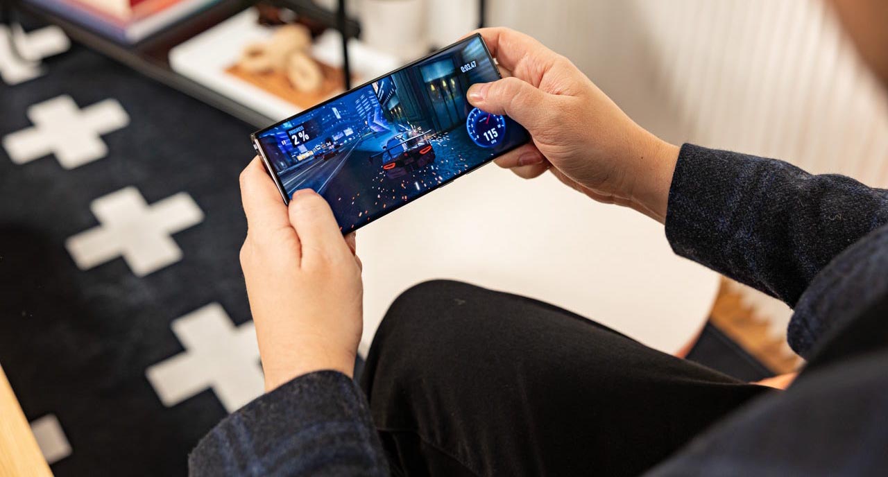 Samsung Galaxy S23 Ultra playing a game