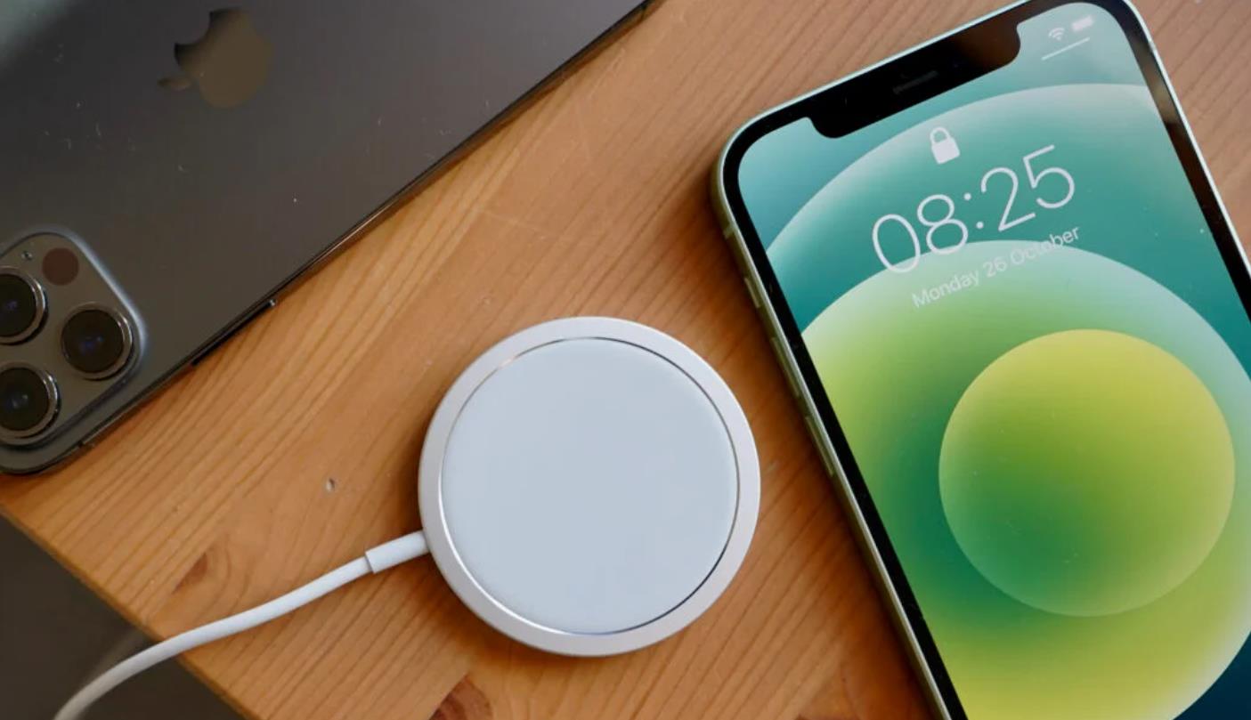 iPhone 12 MagSafe Wireless Charger