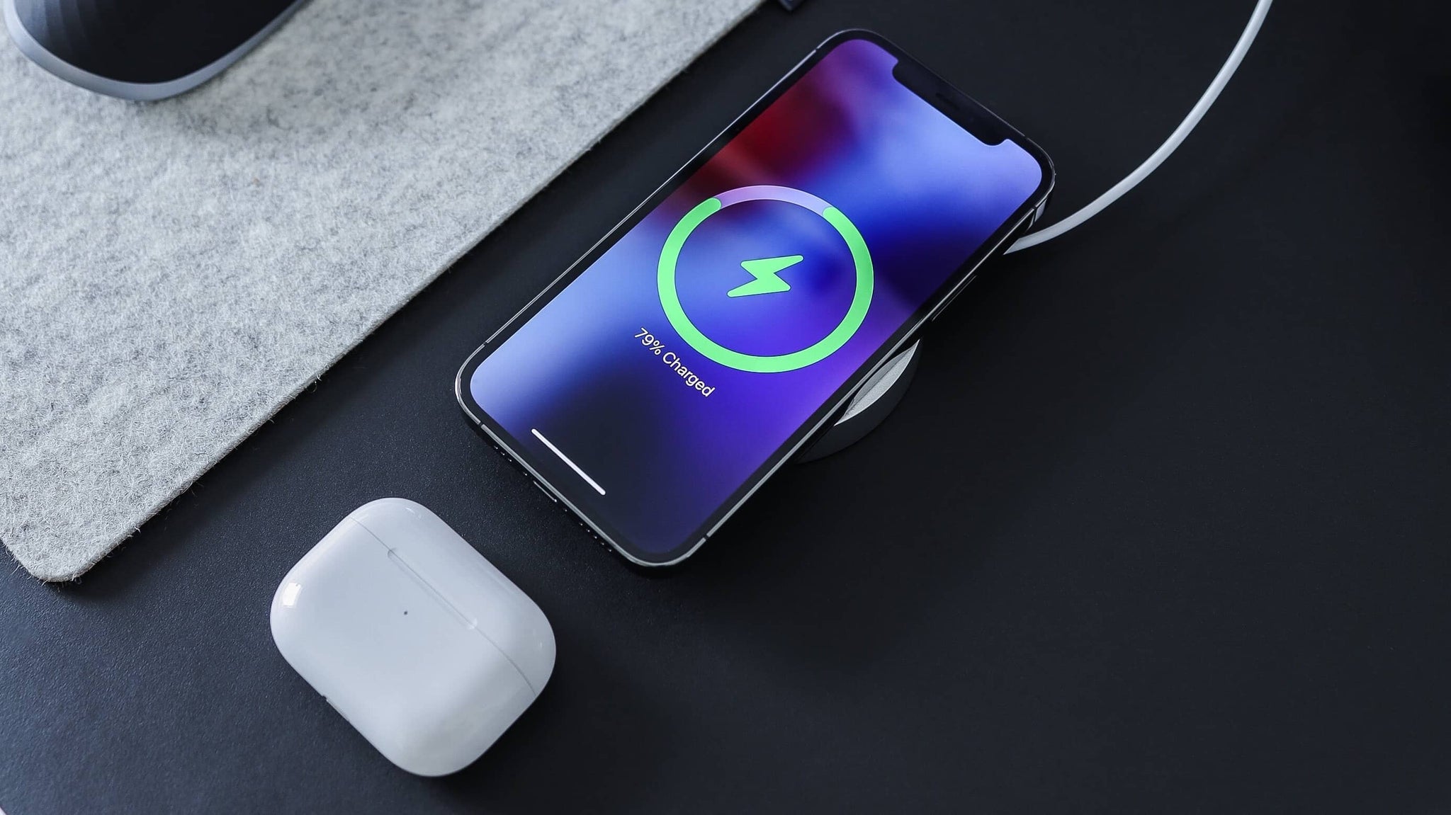 iPhone 15 wireless charging speed on Qi chargers_yy