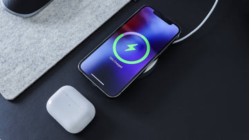 iPhone 15 wireless charging speed on Qi chargers_yy